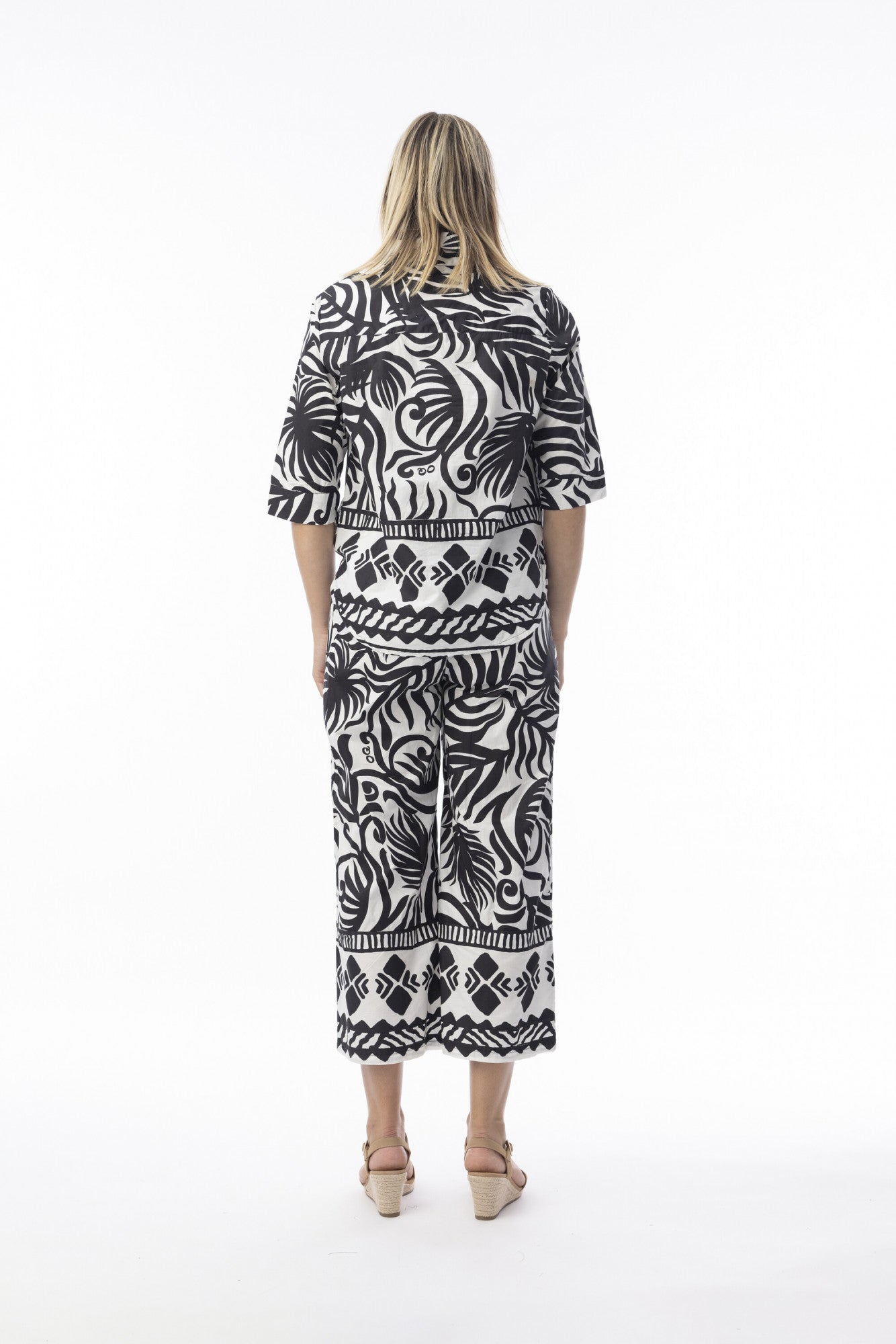 Suriname Black Top Collar