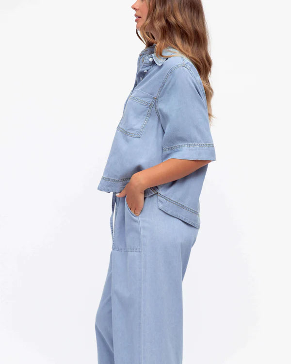 LIGHT WASH PULL ON PANT