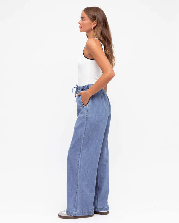 MIDWASH WIDE LEG DENIM PANTS